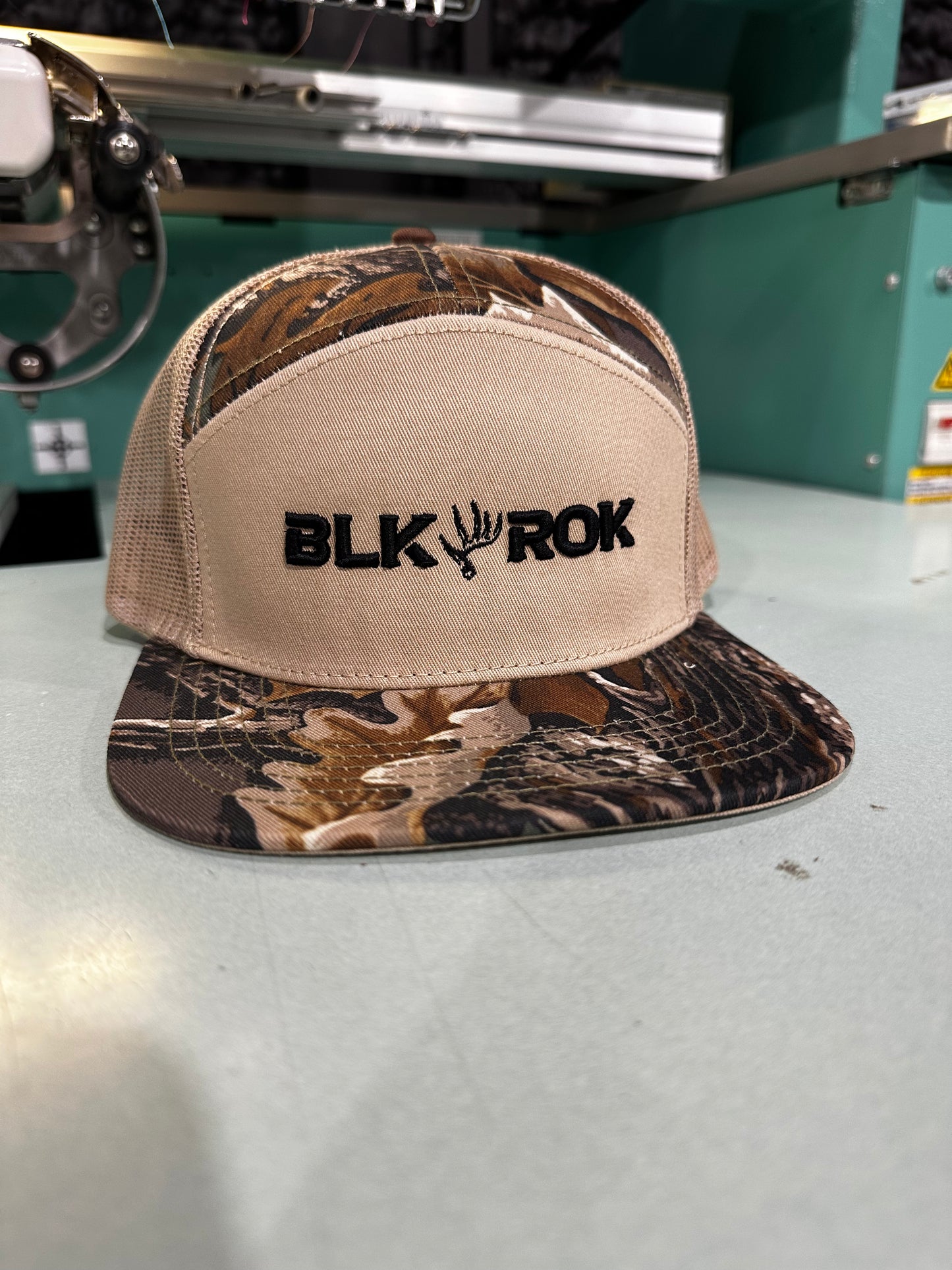 Realtree Advantage 7 Panel BLKROK Logo