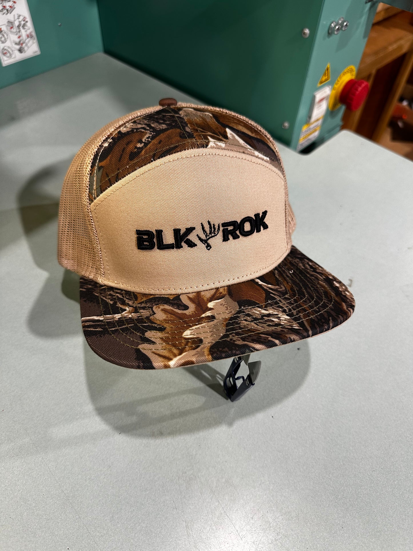 Realtree Advantage 7 Panel BLKROK Logo